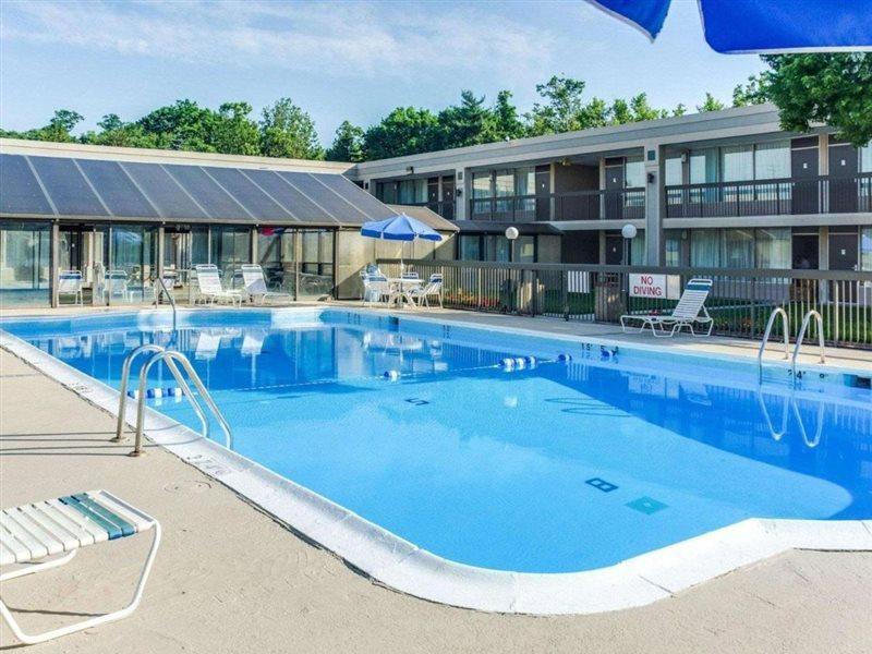 Clarion Inn Fredericksburg Bagian luar foto