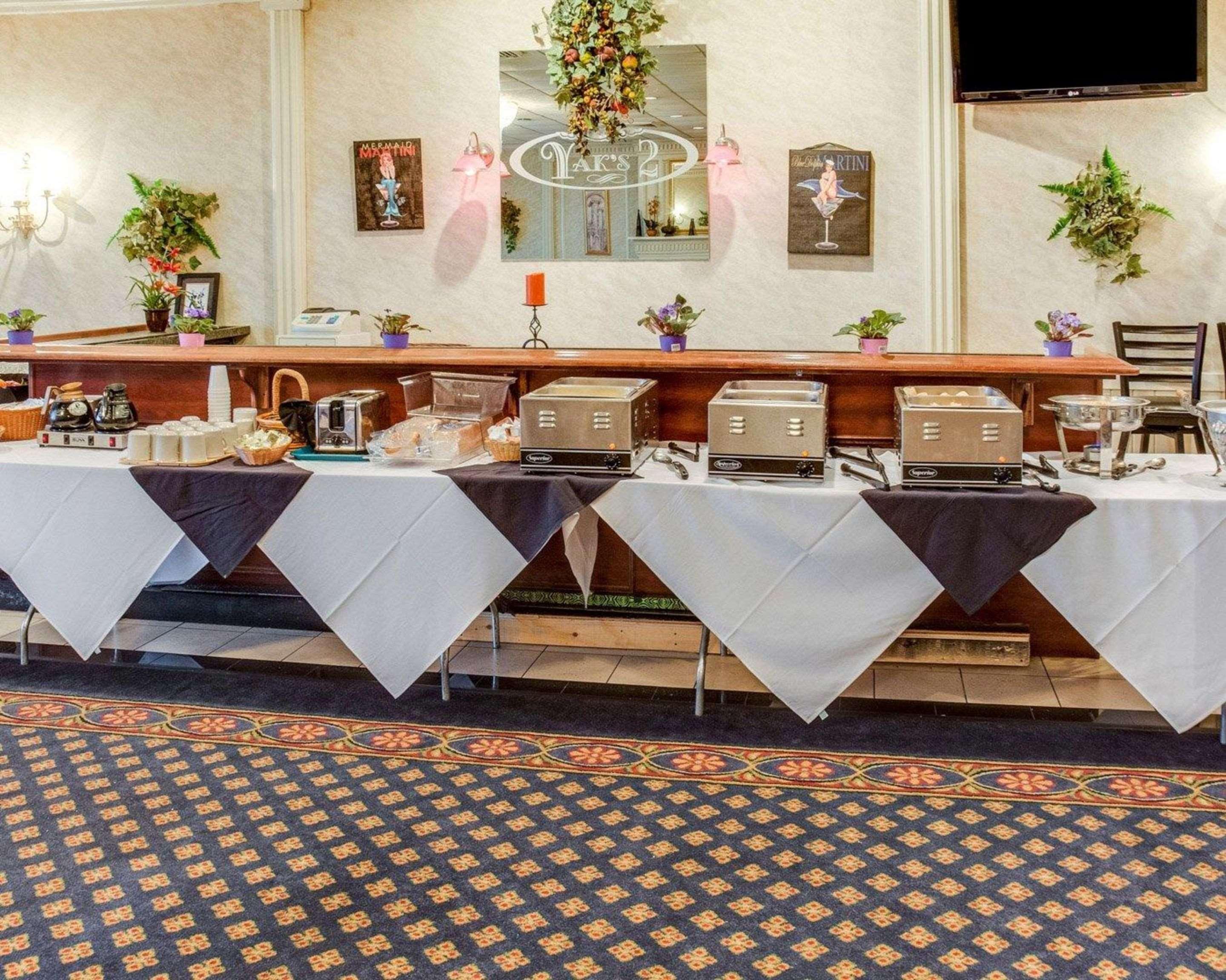 Clarion Inn Fredericksburg Bagian luar foto