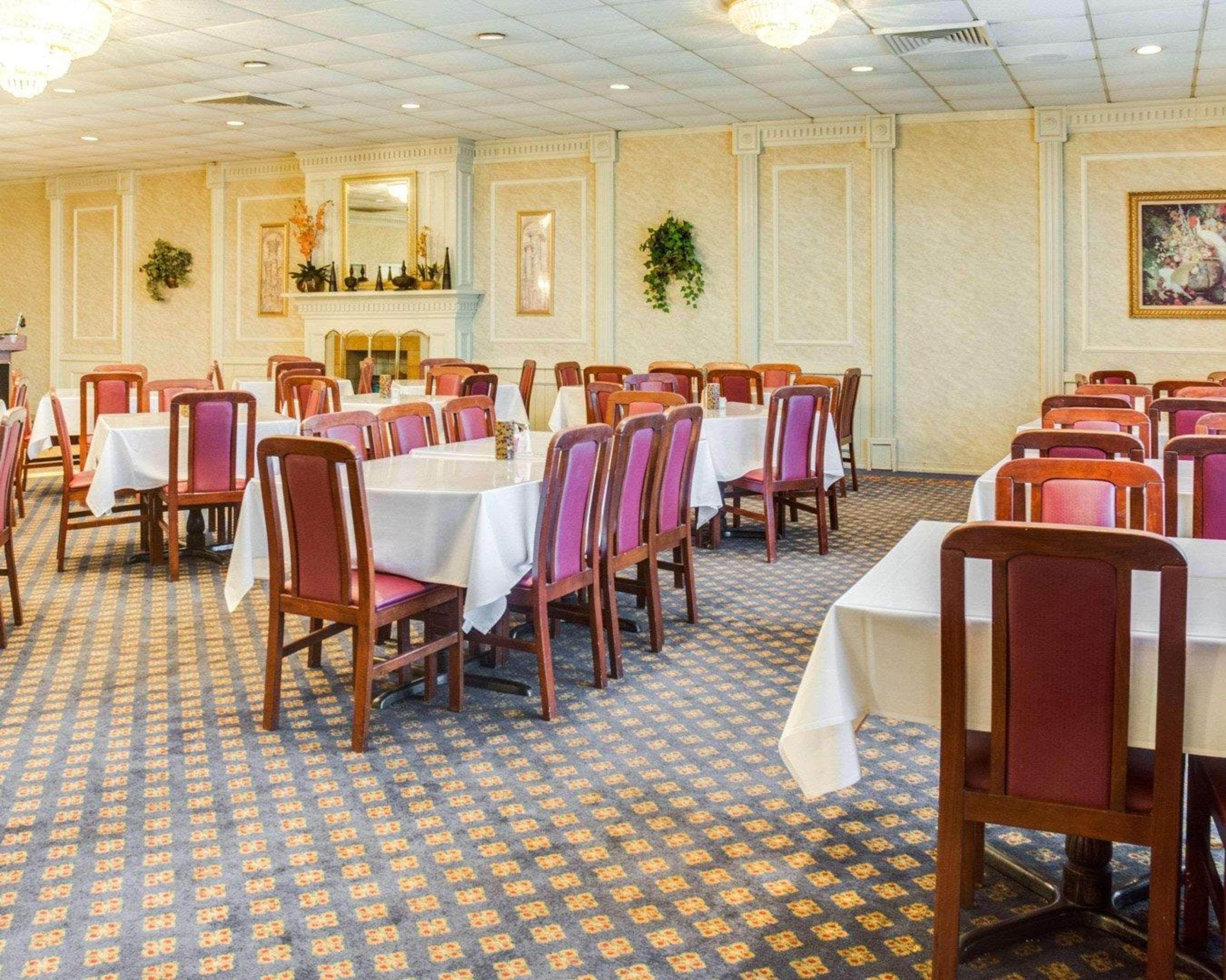 Clarion Inn Fredericksburg Bagian luar foto