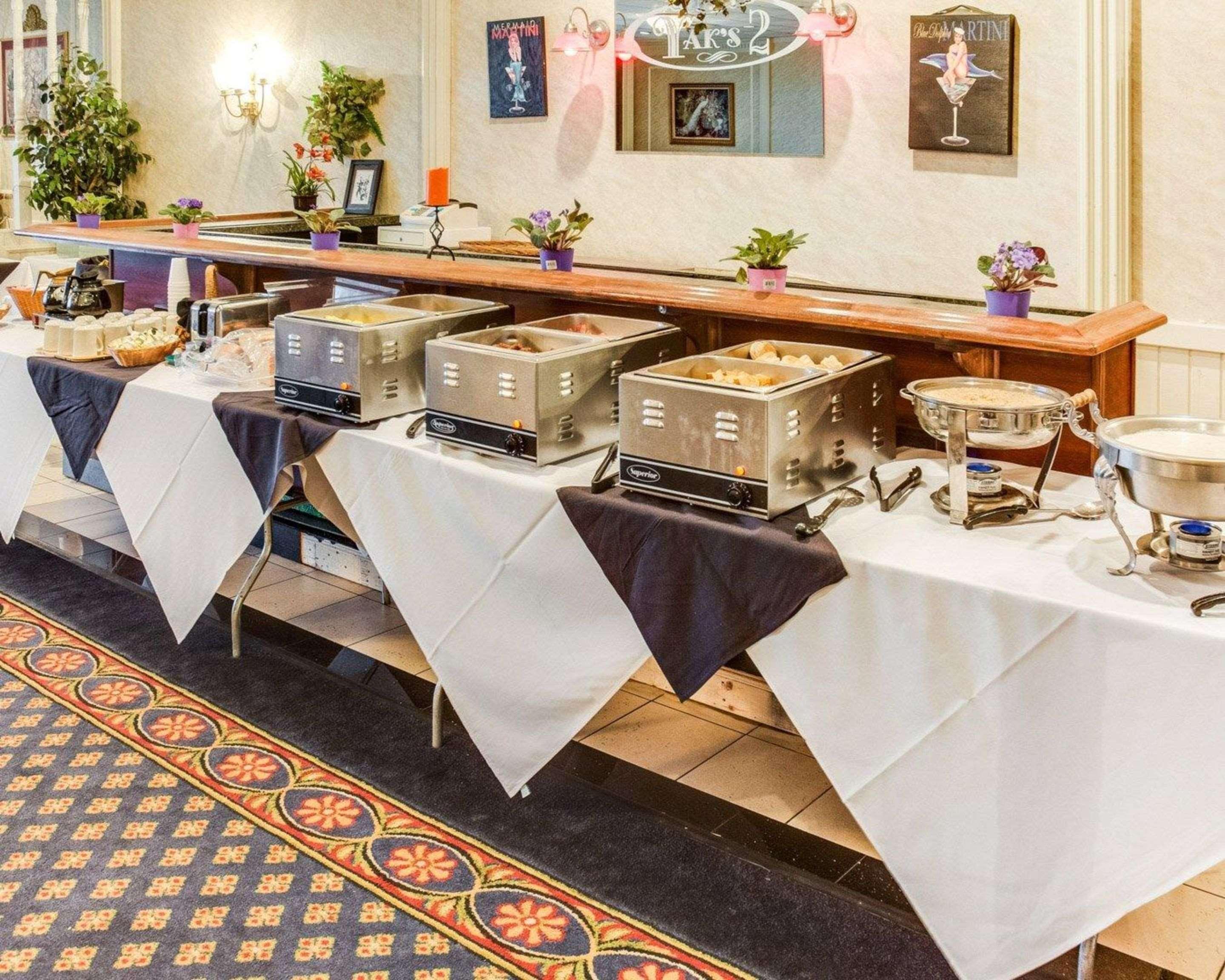 Clarion Inn Fredericksburg Bagian luar foto