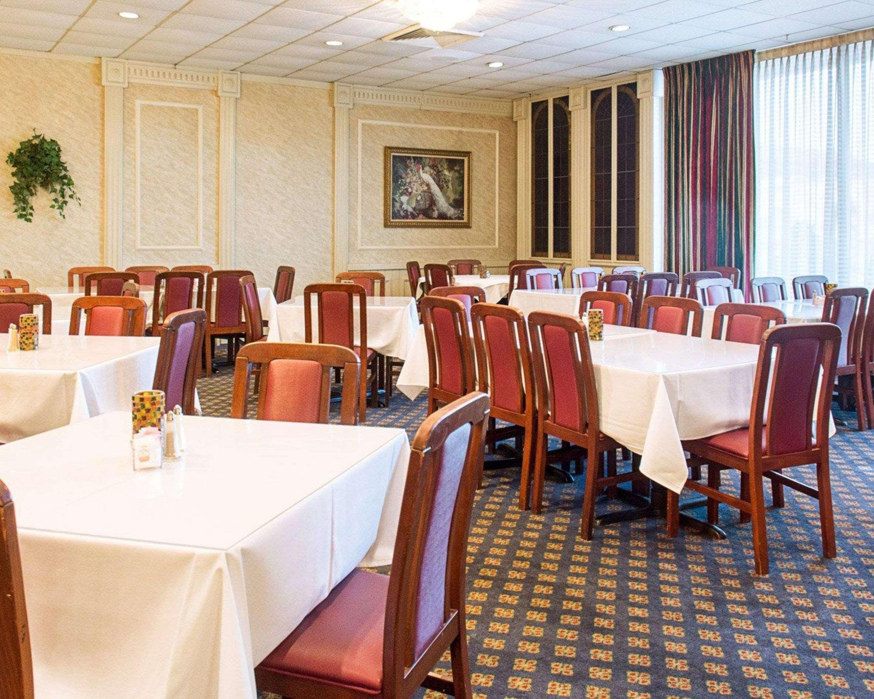 Clarion Inn Fredericksburg Bagian luar foto