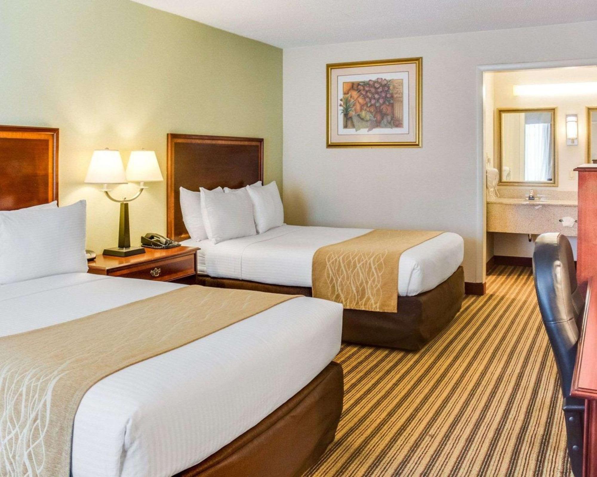 Clarion Inn Fredericksburg Bagian luar foto