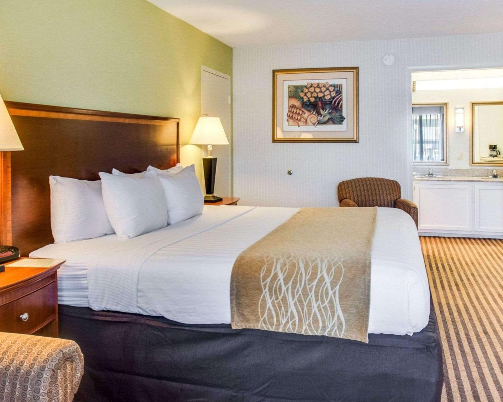 Clarion Inn Fredericksburg Bagian luar foto
